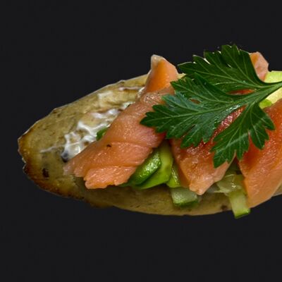 Брускетта с семгой и авокадов Кофе-Тюр по цене 432 ₽