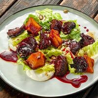 Салат из печеной тыквы и свеклы с вяленой сливой в Про печь