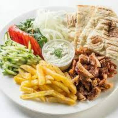 Гирос с курицей на тарелке в BuonGiorno по цене 650 ₽
