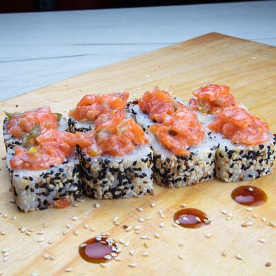 Тартар лосось-халапеньо в Ёлы Роллы по цене 890 ₽