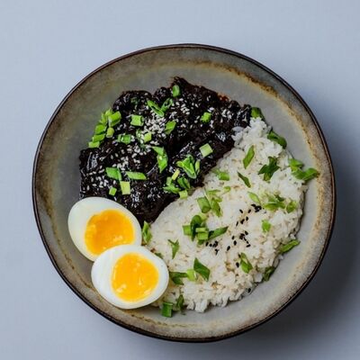 Чаджан из черный бобов в Lee's Food по цене 699 ₽
