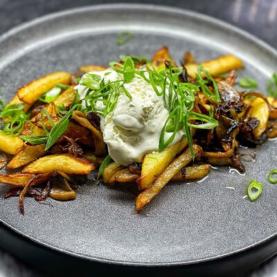 Жарёха с грибами и сырным кремом в FABRIKA по цене 540 ₽