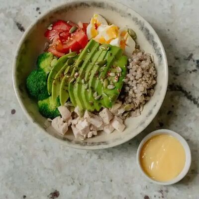 Breakfast bowl в Tin по цене 760 ₽