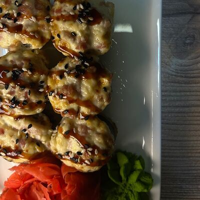 Запеченный ролл с креветкой в Камчатка по цене 599 ₽