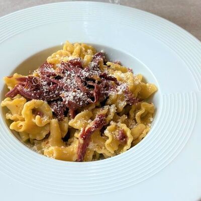 Казаречче Карбонара с пастрами из говядины в 11/47 Bakery по цене 880 ₽