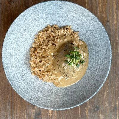 Томленая телятина с полбой в Мой кофе по цене 1300 ₽