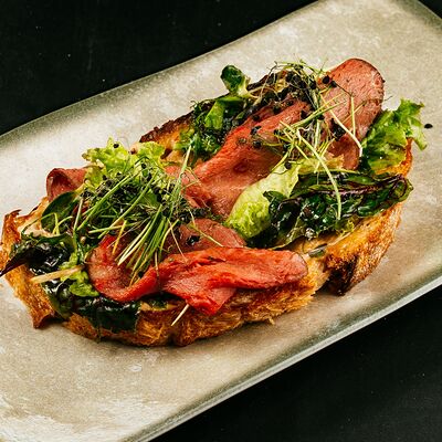 Смореброд с ростбифом на ремесленном тартине в Горки парк по цене 580 ₽