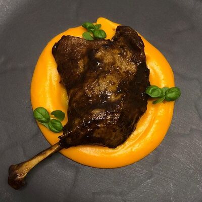 Утиная ножка конфи с пюре из батата в Пепе Неро по цене 1100 ₽