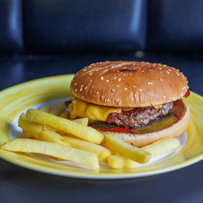 Чизбургер в MSport Буфет по цене 675 ₽