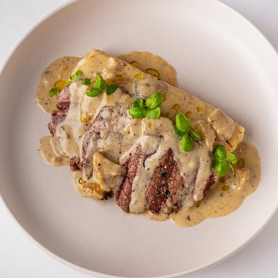 Медальоны из говядины, картофельный гратен, белые грибы в Leto по цене 2160 ₽