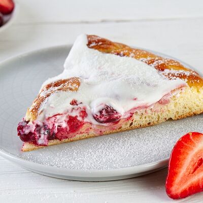 Сладкий Пирог 4 ягоды со сметаной в Пекарня Кулинария Пиццерия ОБОЖАЮТВСЕ! по цене 1099 ₽