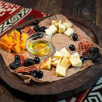 Сырная тарелка в Вински Подрум