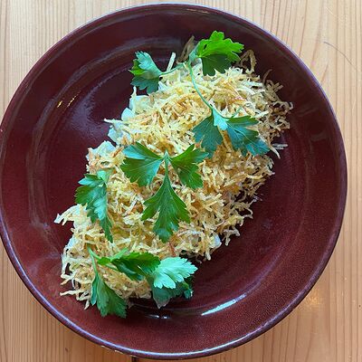 Салат с говядиной и маринованными огурчиками в Sofa&par по цене 410 ₽