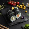 Ролл с лососем и тигровой креветкой Lux в Самурай SUSHI PREMIUM по цене 550