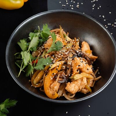 Wok c курицей в РАХАТ по цене 495 ₽