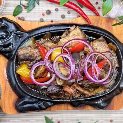 Жаровня с бараниной в Барашек по цене 878 ₽