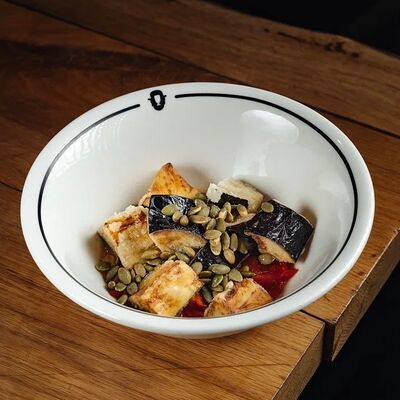 Теплый салат с баклажанами и печеным перцем в Гент по цене 660 ₽