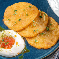 Драники с красной икрой в Русский