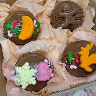 Какао бомбочкив Strawberry Мастерская клубники в шоколаде по цене 3000 ₽