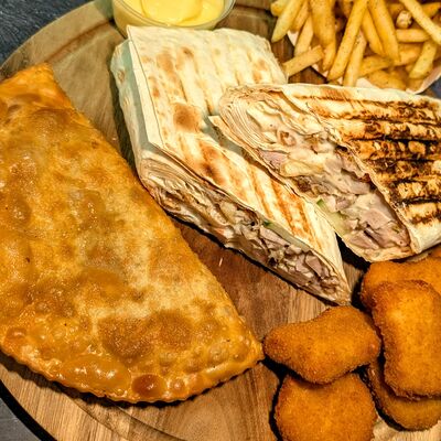 Чебурек с курицей, картошка фри, сырный соус в Кавказский рай по цене 690 ₽