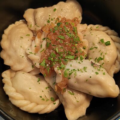 Вареники с картофелем и грибами в Эник Беник по цене 465 ₽