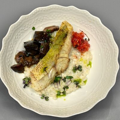 Белозерский судак с голландской крупой и лесными грибами в Мёд и Масло по цене 971 ₽