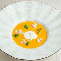 Тыквенный суп с тигровыми креветками в Brasserie Kriek