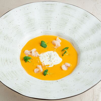 Тыквенный суп с тигровыми креветками в Brasserie Kriek по цене 740 ₽