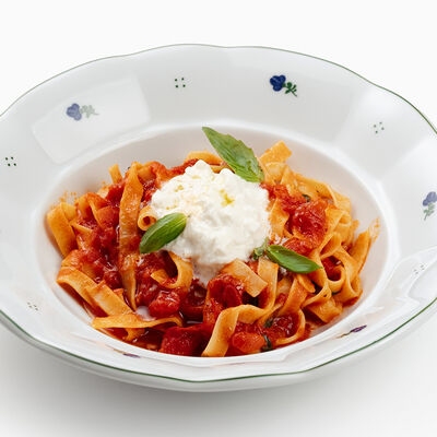 Тальятелле с томатами и страчателлой в Begin cafe по цене 720 ₽