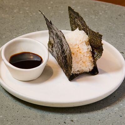 Онигири с креветкойв Сэт по цене 130 ₽