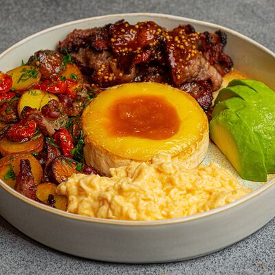 Пастрами скрэмбл с картофелем и камамбером в 321 Club by Novikov по цене 1290