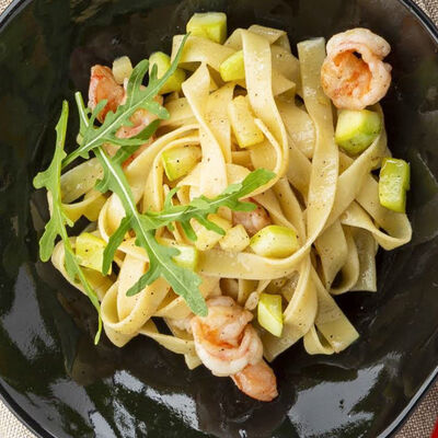 Паста с креветками и соусом биск в Unity по цене 450 ₽