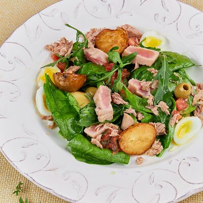 Салат с тунцом в Паста Фэмили по цене 730 ₽