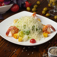 Салат Цезарь с креветками в Водопад