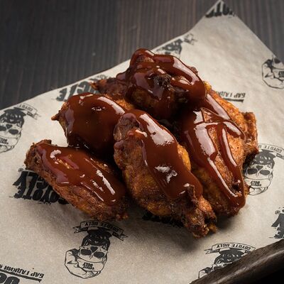 Жареные крылышки BBQ в Барные Танцы от создателей бара Гадкий Койот в России по цене 490 ₽