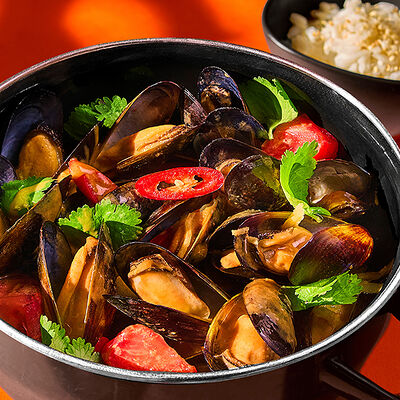 Мидии в соусе том-ям в Колбасофф по цене 990