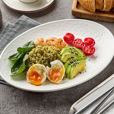 Зеленая гречка с креветками и авокадов Lava по цене 600 ₽