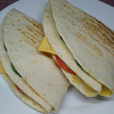 Сэндвичи с ветчиной с горчичным соусом в Полметра шаурмы по цене 459 ₽