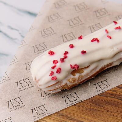 Эклер ванильныйв Zest Coffee & Wine по цене 280 ₽