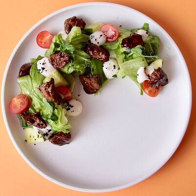 Теплый салат с печенью в Папи бар по цене 720 ₽