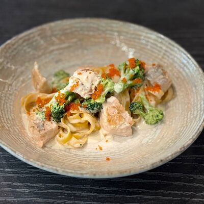 Феттуччине с лососем и брокколив Only Wine по цене 1490 ₽