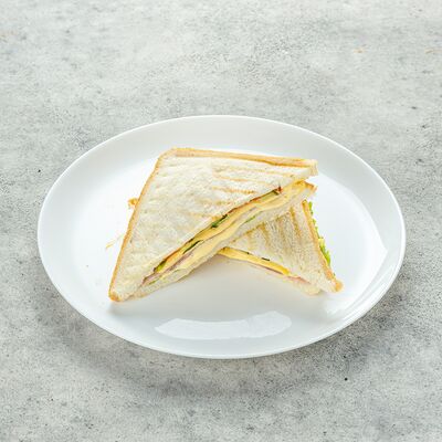 Сэндвич с ветчиной и грудинкой в Европа по цене 220 ₽