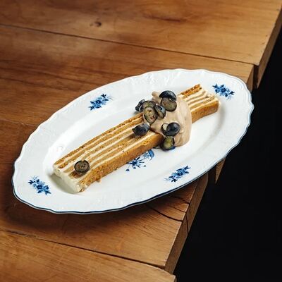 Медовик в Гент по цене 540 ₽