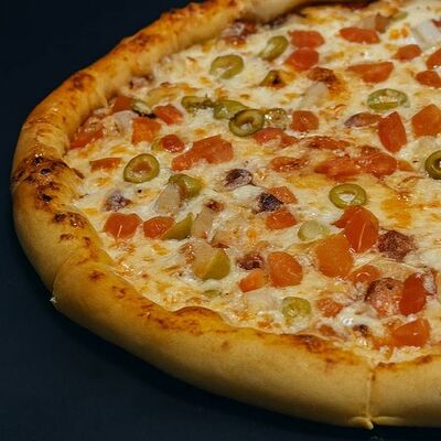 Пицца Морской коктейль в Sandwich club по цене 520 ₽