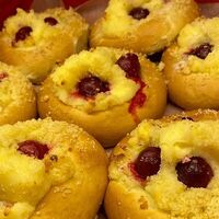 Ватрушка с творогом и вишней (1 шт) в Kontrast Bijou