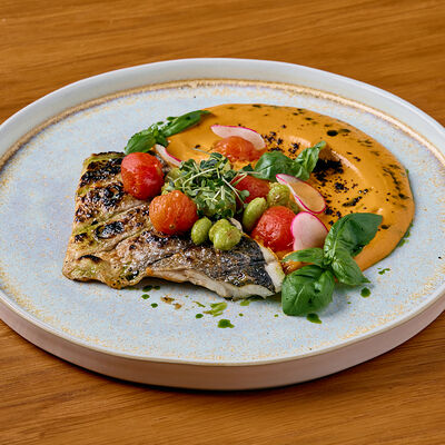 Филе дорадо с соусом из печеного перца и томатов в Клёво по цене 1650 ₽