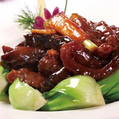 Тушеные трепанги с луком-пореемв ГУаНЬ ЯНЬ по цене 5250 ₽