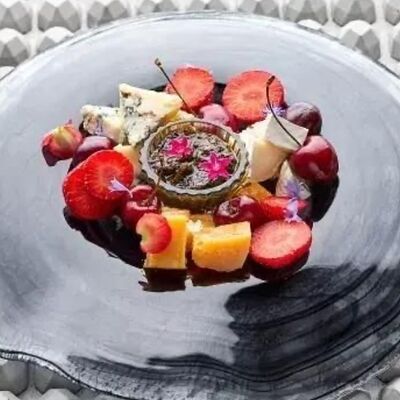 Тарелка сыров с ягодами в KITCHEN по цене 1690 ₽