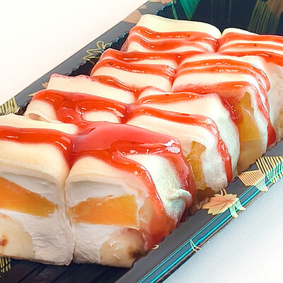 Сладкий ролл Персик-Банан в Yorokobi по цене 450 ₽