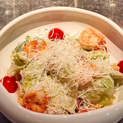 Цезаршвили с креветкой в Хачапури тетушки Марико по цене 780 ₽